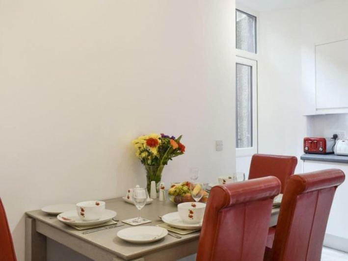 Courtyard Holiday Apartments Inverkeithing Zewnętrze zdjęcie